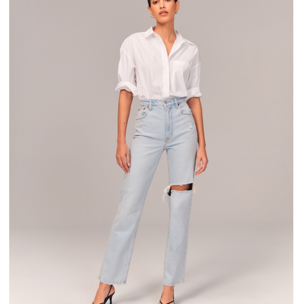 Abercrombie & Fitch • 90s Straight Ultra High Rise Jean Size 25/0